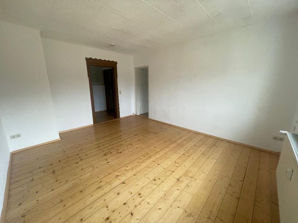 Frisch renoviert zum Einzug - 3-Z/K/B-DG-Wohnung mit separatem Zimmer, Dusche UND Wanne in Elsterberg