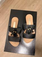 Flache Sandalen mit Bommel Detail Hessen - Offenbach Vorschau