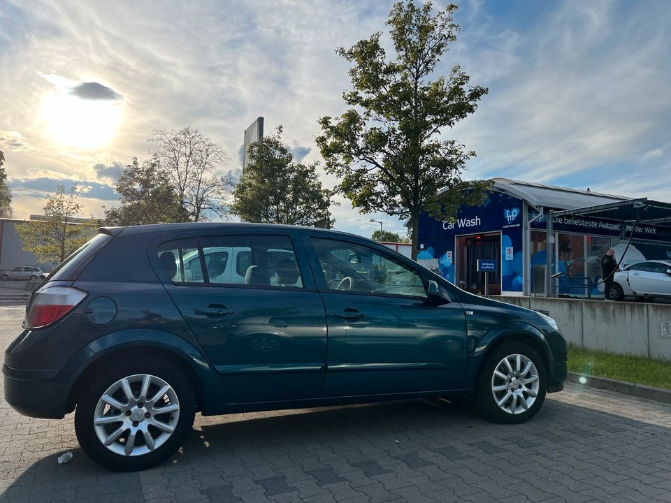 Opel Astra H Twintop 1.6 Benziner in Berlin