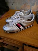 Sehr schöne gepflegte Sneaker v.Tommy Hilfiger Berlin - Marzahn Vorschau