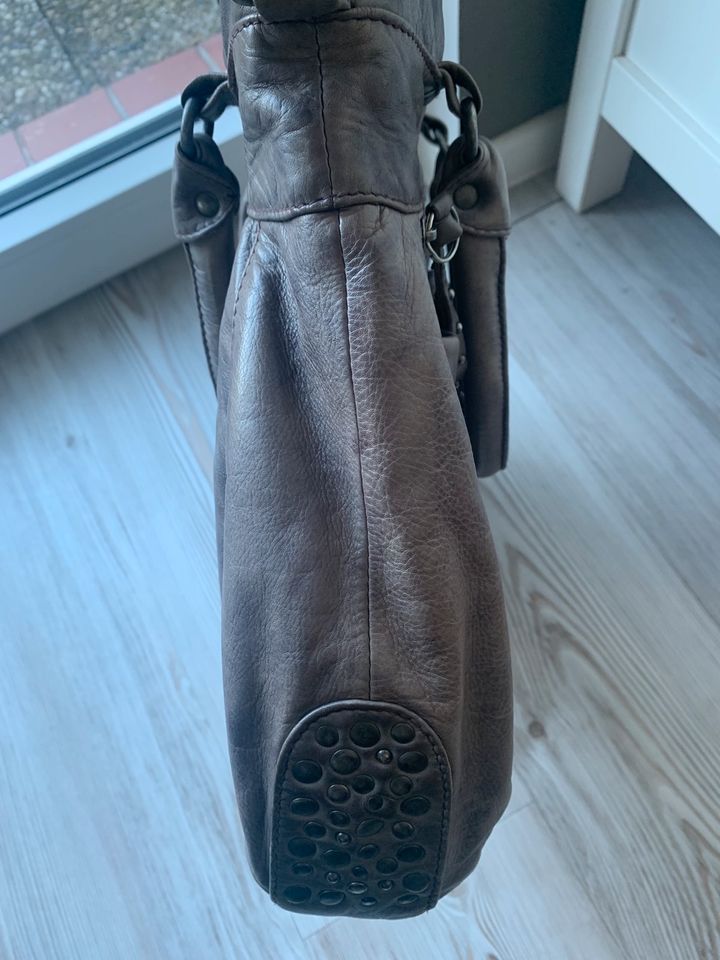 FREDsBRUDER Handtasche aus Leder in Seevetal