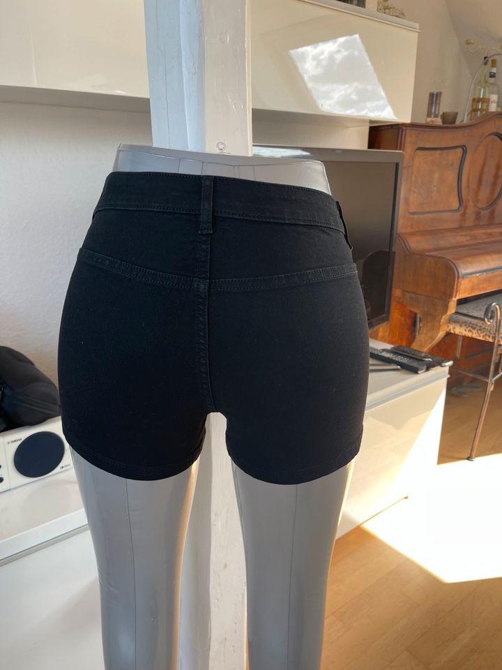 Coole kurze Jeans Hose Shorts H&M Divided Elastan 36 S ungetragen in Rostock
