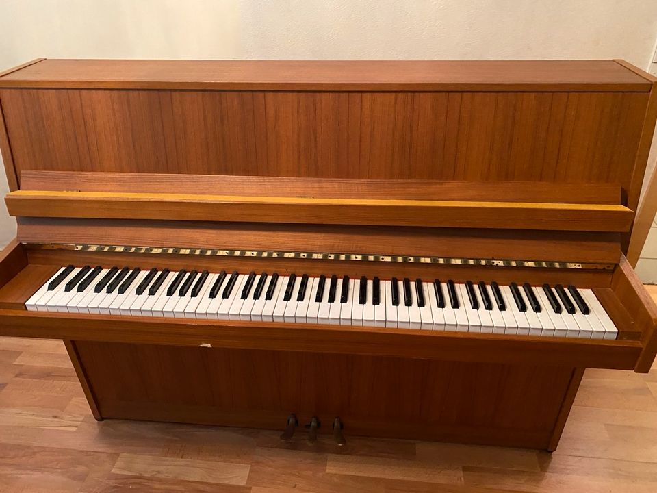 Klavier von FAZER in Burgwedel