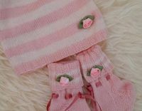 ❤ Baby Geschenk Strickset Mütze Socken Neu  0-1 Jahr Handarbeit Hessen - Gilserberg Vorschau