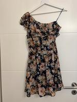 Ein ärmliches Kleid mit Blumenmuster Bayern - Heilsbronn Vorschau