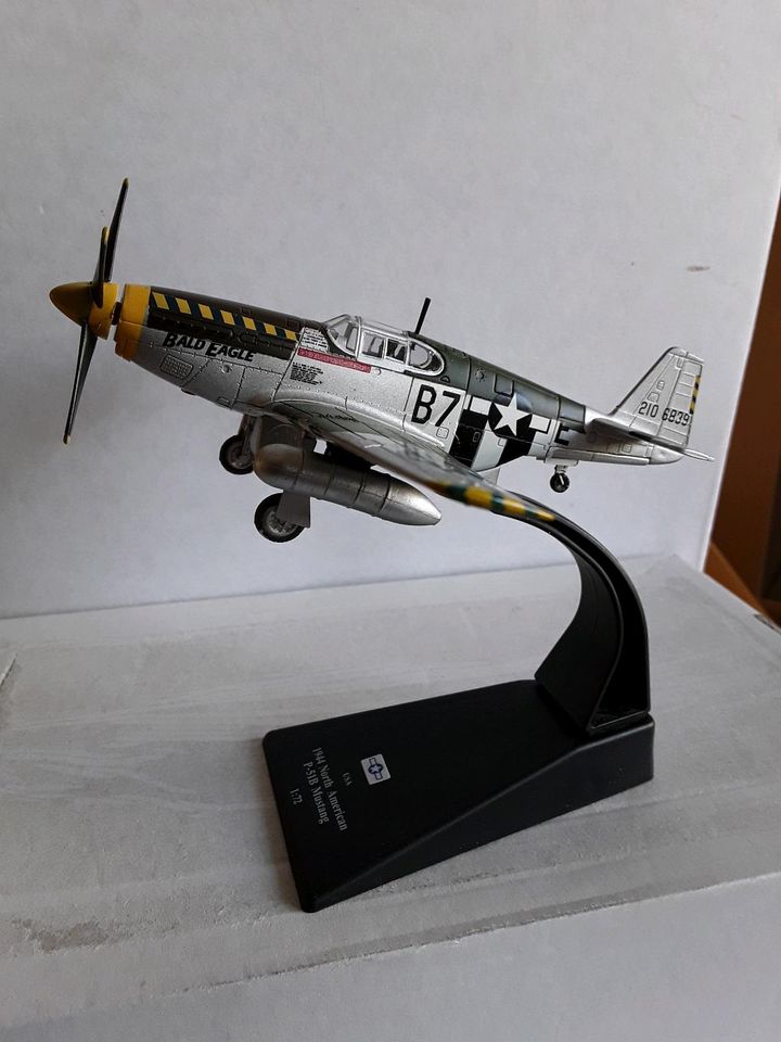 Modell-Flugzeug Mustang F51-B North American 1944 1:72 in Ensdorf