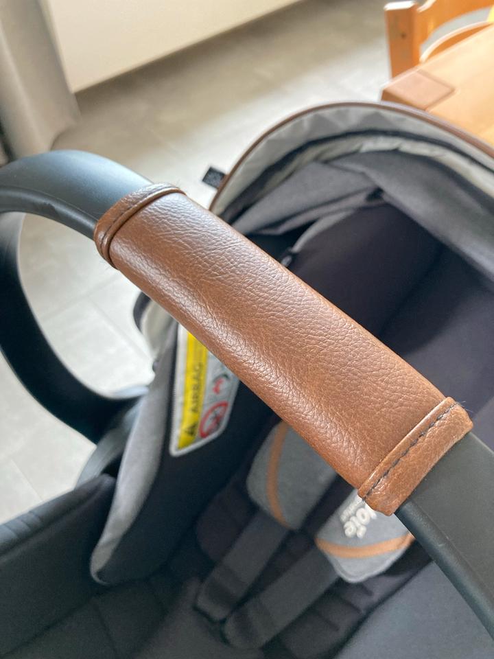 Joië Signature Babyschale i-Level mit Isofix Station i-Base SX2 in Uslar
