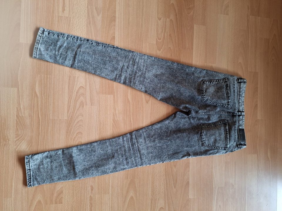 schwarze Skinny Jeans von Pull & Bear Größe 38 in Spangenberg