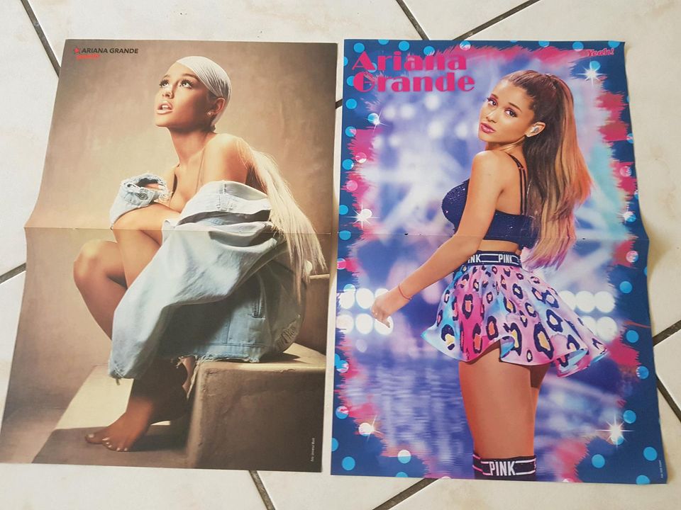 Ariana Grande Poster Sammlung in Bergisch Gladbach