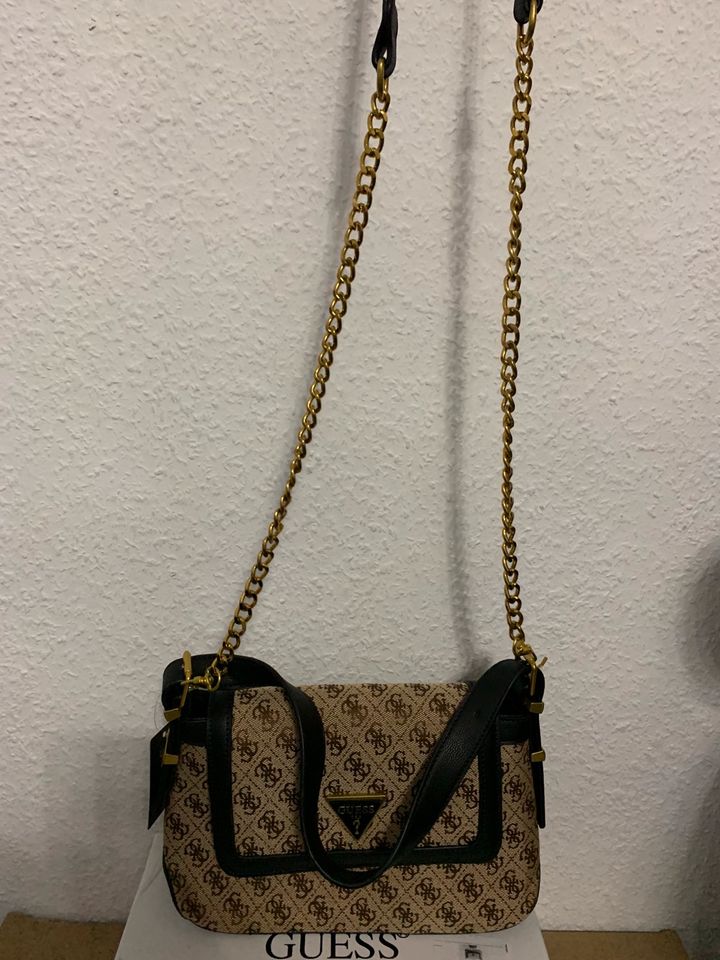 Neu mit Etikett Guess Tasche Umhängetasche Handtasche bag in Berlin