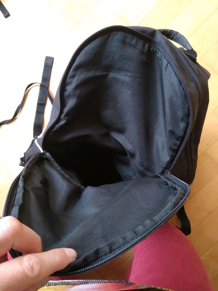 Geräumiger Puma Ferrari Rucksack ca 30 Liter Wanderrucksack in Nürnberg (Mittelfr)