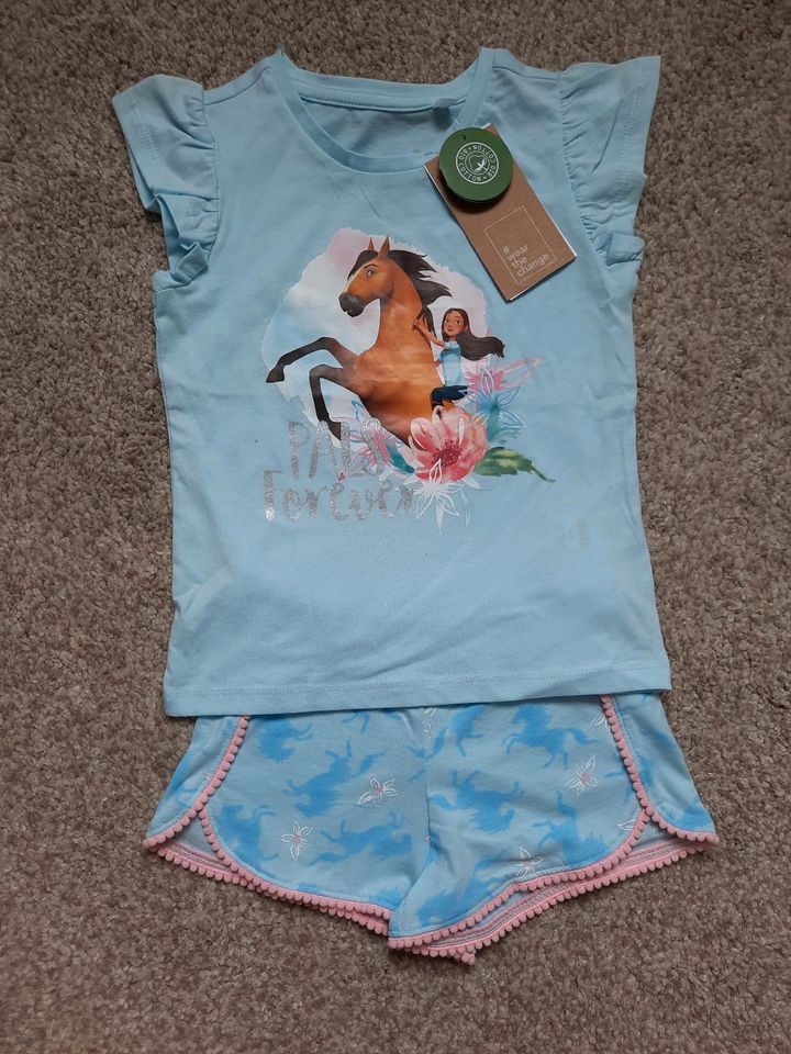 NEU Zwillinge Sommer-Schlafanzug Größe 104 Shorty-Pyjama Pferd in Treuchtlingen