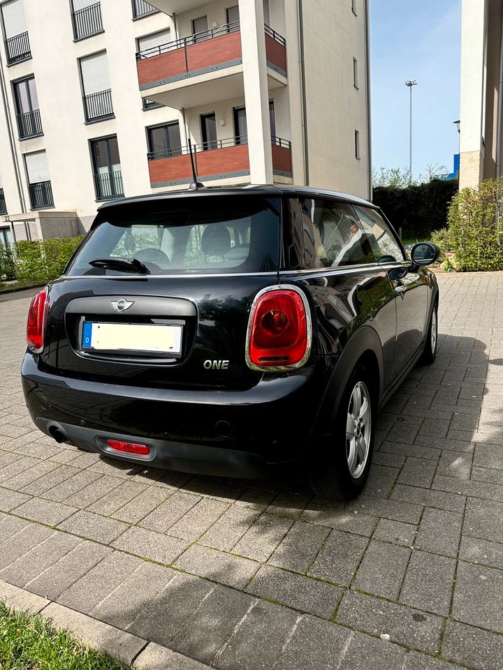 Mini One schwarz in Gelsenkirchen