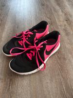 Nike Hallenschuhe 38,5 Thüringen - Heldrungen Vorschau