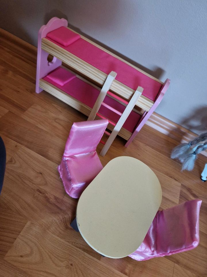 Barbie puppenhaus möbel Holz Kidkraft Tisch Stuhl bett in Melle