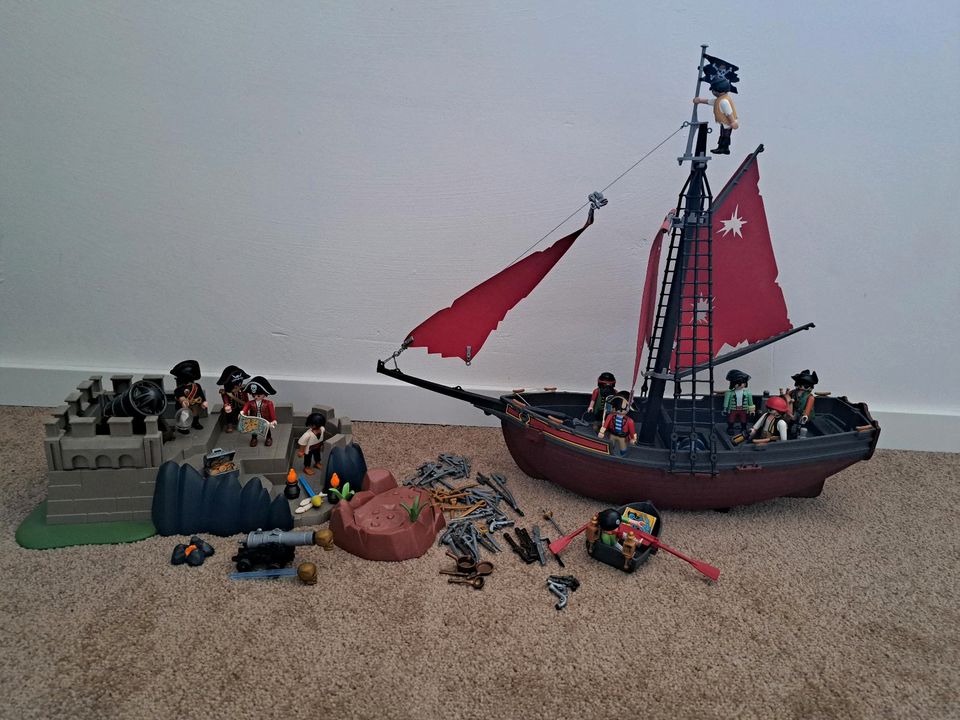 Playmobil Piratenschiff und Festung in Geldern