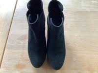 Schwarze Damenstiefeletten, Wildleder, Größe 37, Made in Italy Niedersachsen - Garbsen Vorschau