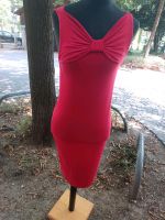 Red Valentino Kleid Rot Gr.It.42/38 München - Au-Haidhausen Vorschau
