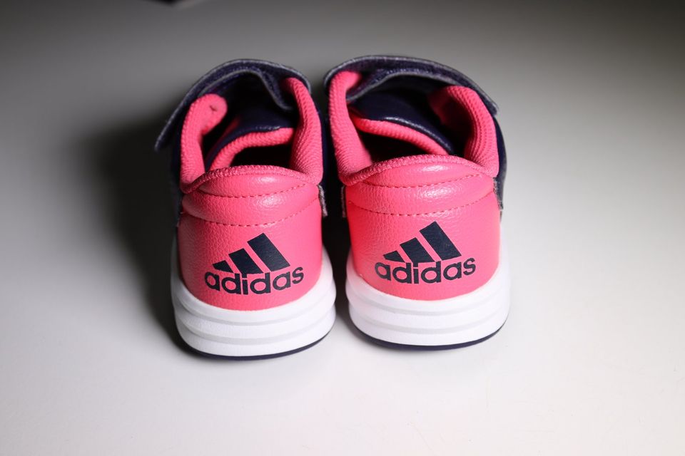 Kinderturnschuh Adidas, Mädchen, Gr.29, Farbe blau-pink in Wolfschlugen