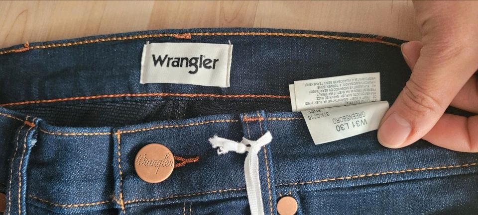 NEU Wrangler Herren Jeans W31/L30 in Bornheim