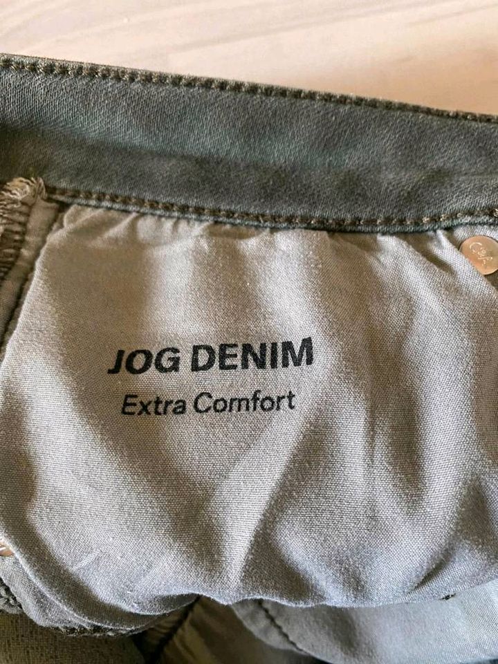 C&A Jog Denim Extra Compfort Jeans Röhrenjeans Gr: 38 grün neuw in Camburg