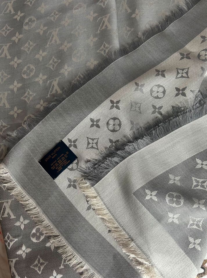 Louis Vuitton Monogram Shawl Pearl Grey (M70804)