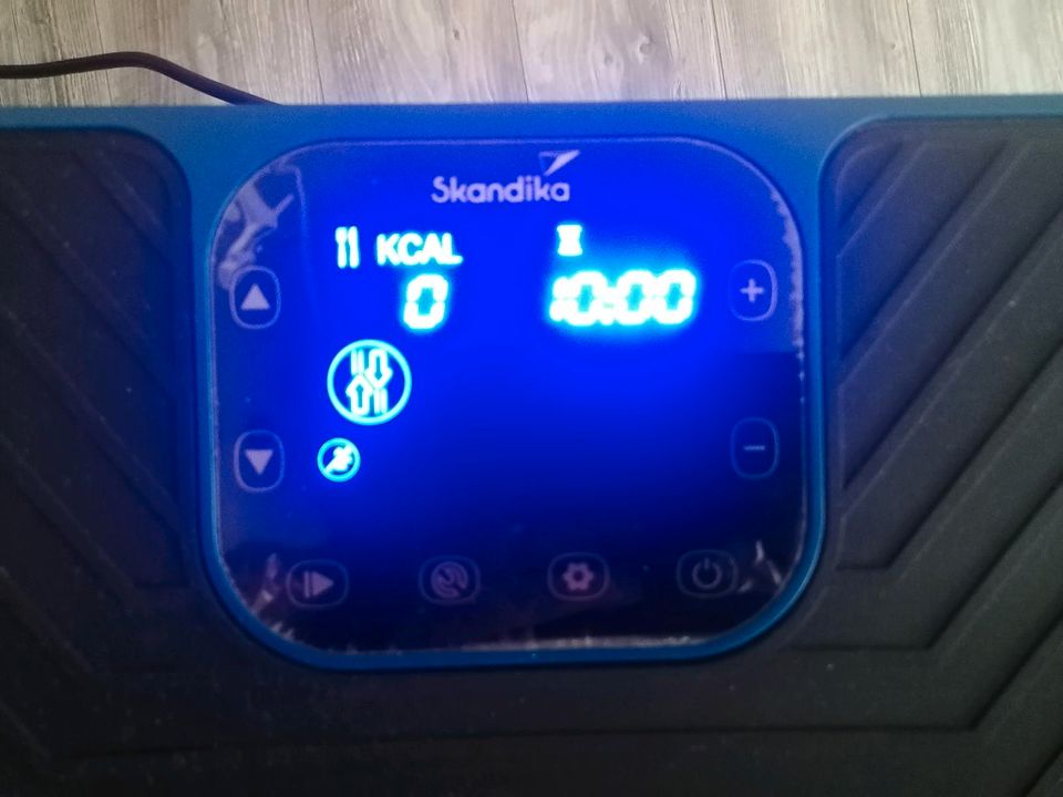 Skandika, Vibrationsplatte 4D V 3000, mit Zubehör und Rechnung!!! in Zirchow