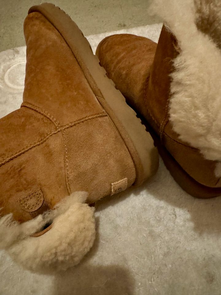 UGG MINI BAILEY BOW SNOWBOOT in Stuttgart