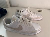 Nike Damen Sneaker weiß Gr. 40 Top Nike DN 5053-100 Nordrhein-Westfalen - Kirchlengern Vorschau