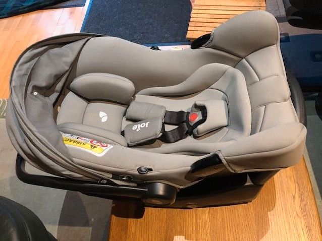 Babyschale von JOIE mit Isofix-Halterung gebraucht aber unbenutzt in Castrop-Rauxel