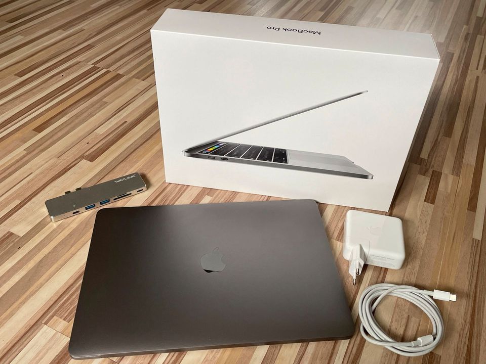 Apple MacBook Pro 13" mit Touch Bar (A1706) in Marktredwitz