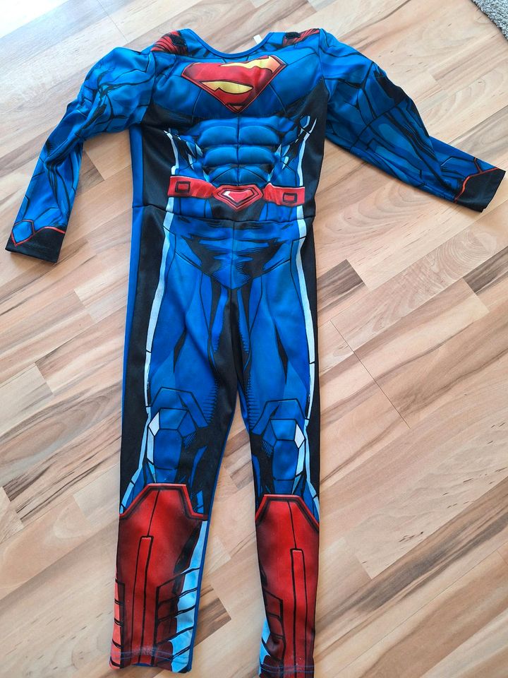 Superman Kostüm H&M 110-116 in Brandenburg an der Havel