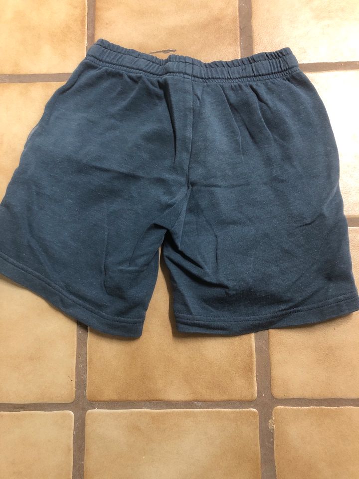 Kurze Hose Größe 134/140, 1€ in München