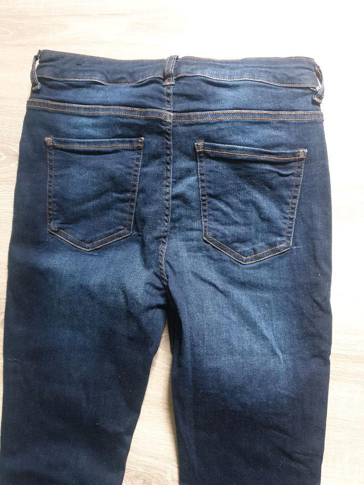 Jeans Damen Amisu skinny mid waist dunkelblau 30  (36/38) in Zwoenitz