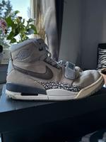 Jordan Legacy 312 Wolf grey Rheinland-Pfalz - Kinderbeuern Vorschau