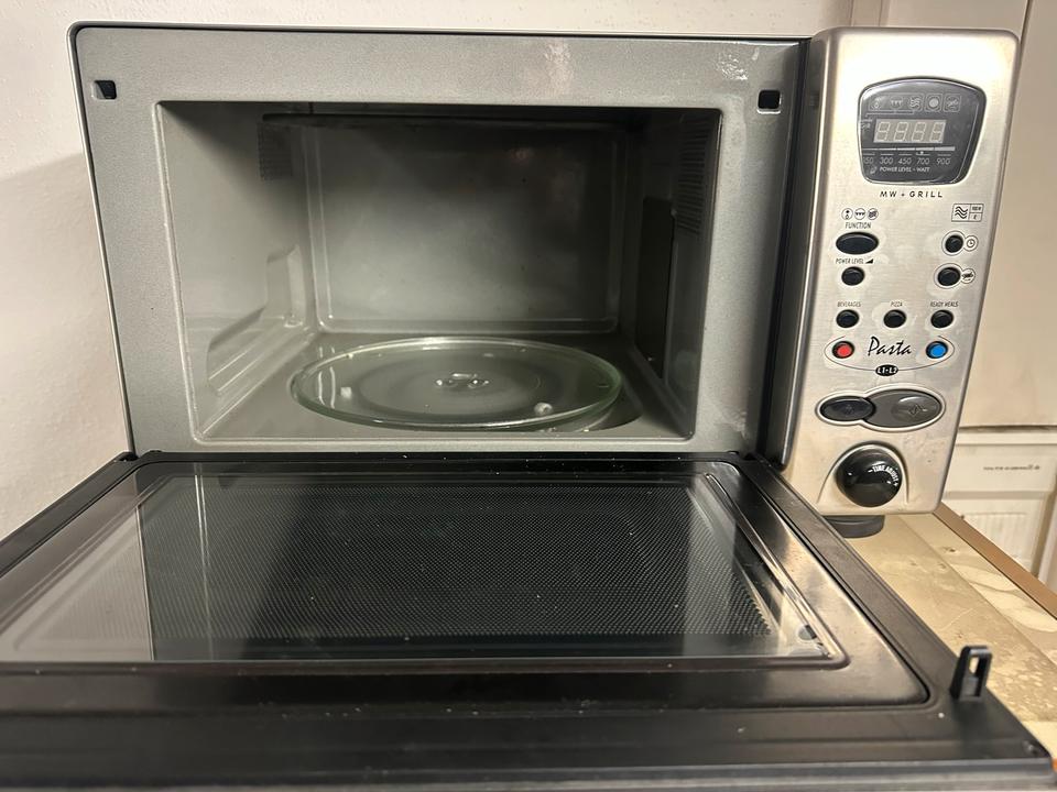 Mikrowelle Delongi Pasta MW755P Microwelle und Grill 900 Watt in Kirchheim bei München