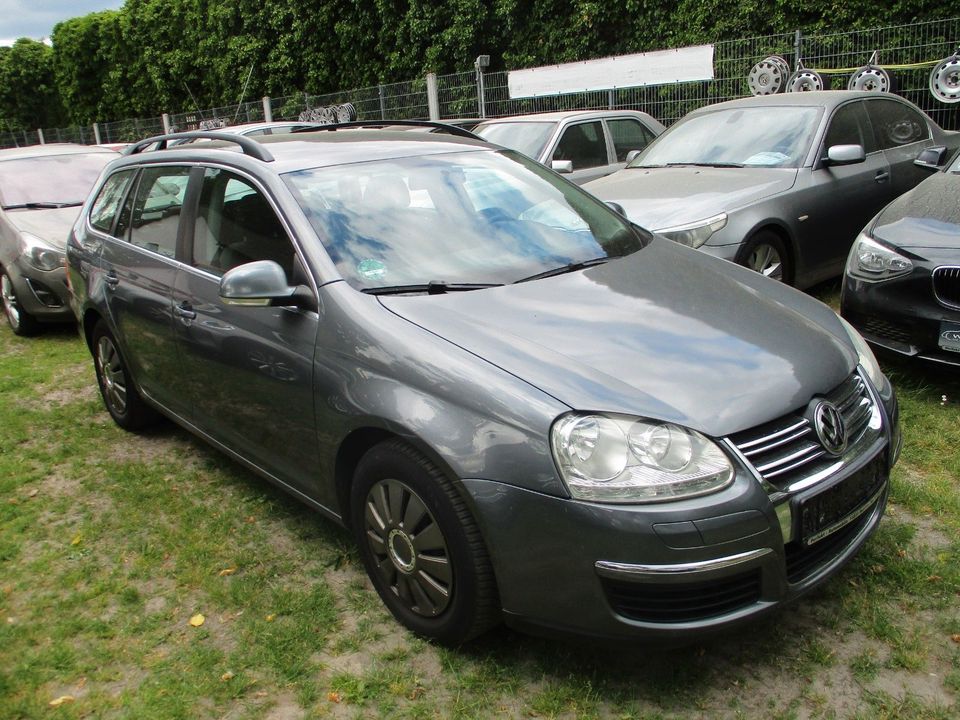 Volkswagen Golf V Variant Comfortline Automatic in Mahlow