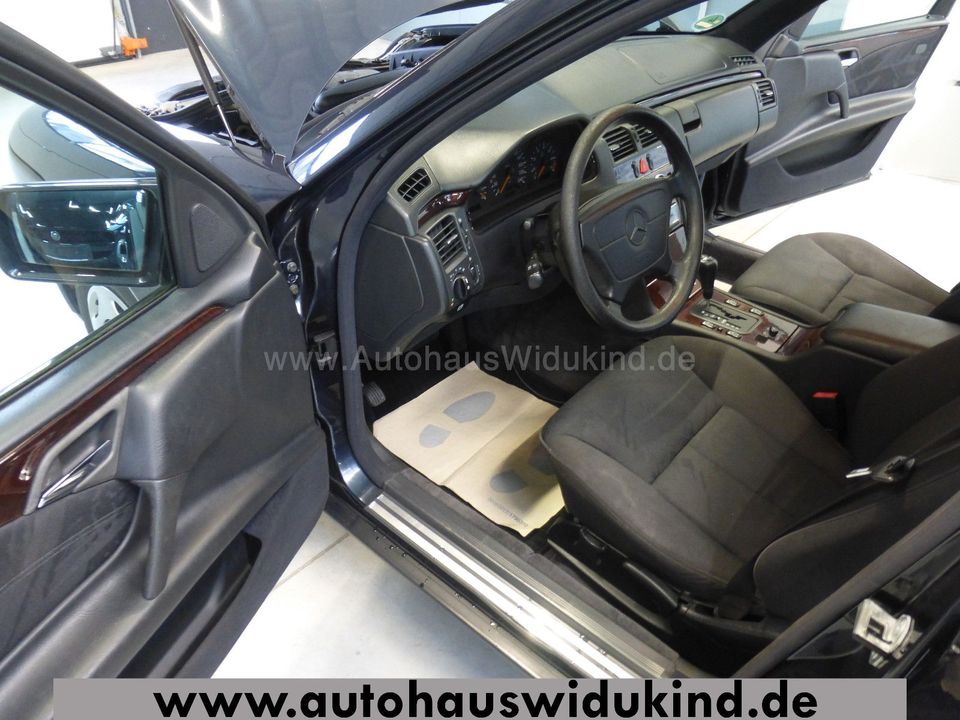 Mercedes-Benz E 230 Lim.Elegance Autom. Klima el. Schiebedach in Wuppertal