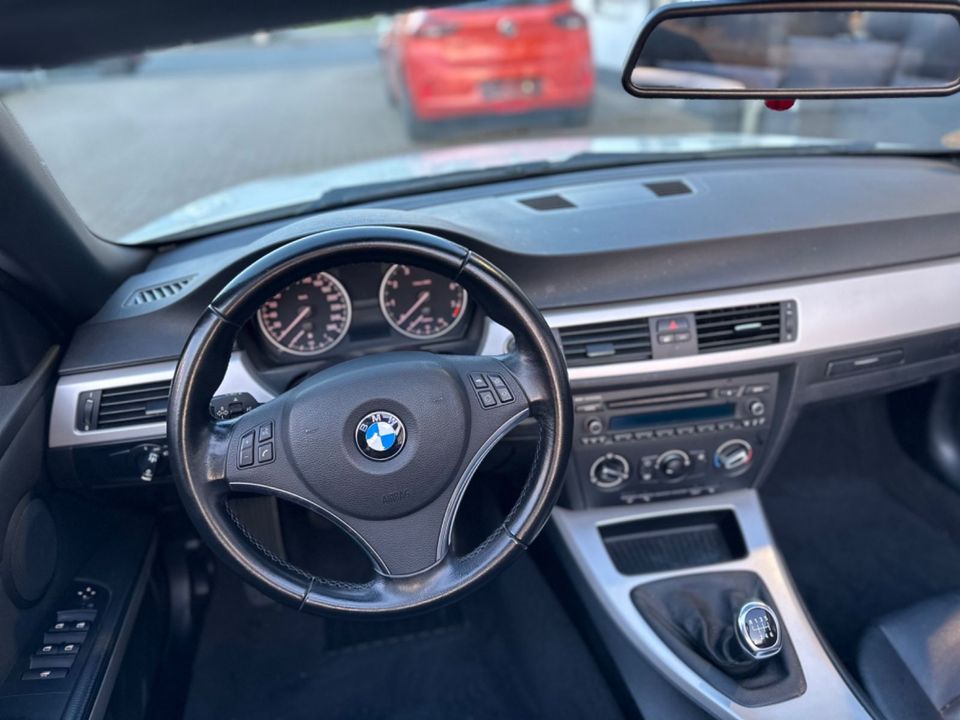 BMW 320i CABRIO 2.HAND TOP BiXenon Leder M Räder in Göttingen