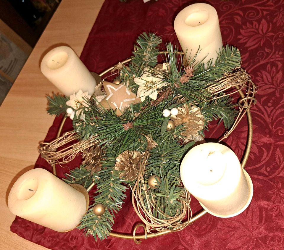 Künstlicher Adventskranz auf ein gestell oder zum aufhängen in Wilhelmshaven