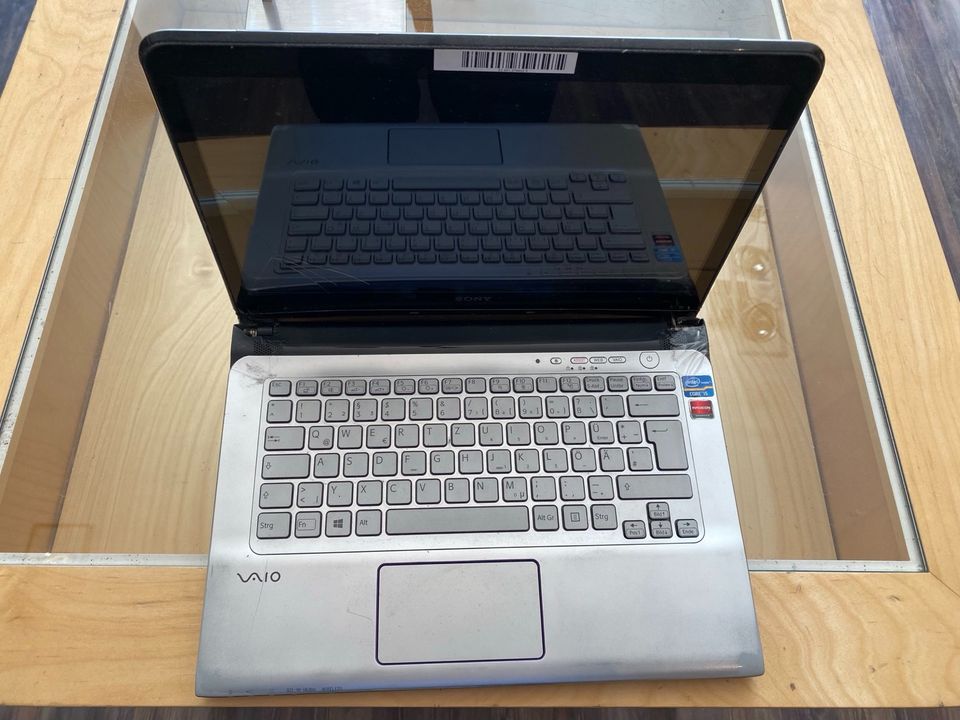 Sony Vaio laptop für bastler Defekt.( funktioniert nicht) SVE14A in Bad Vilbel