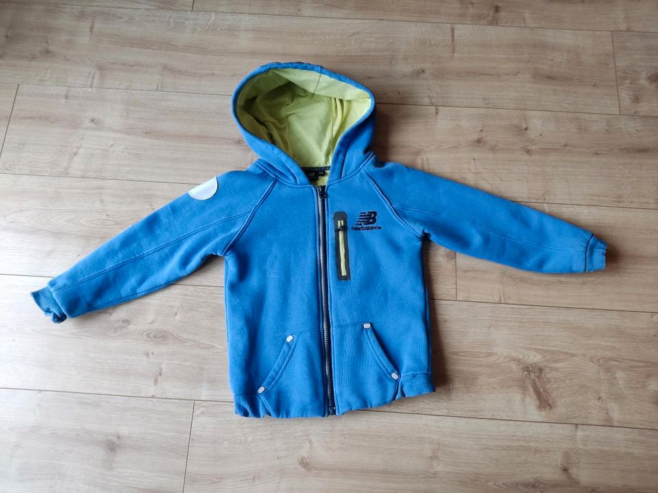 NEW BALANCE Sweatjacke Gr. 120 - blau - gelb in Müllheim