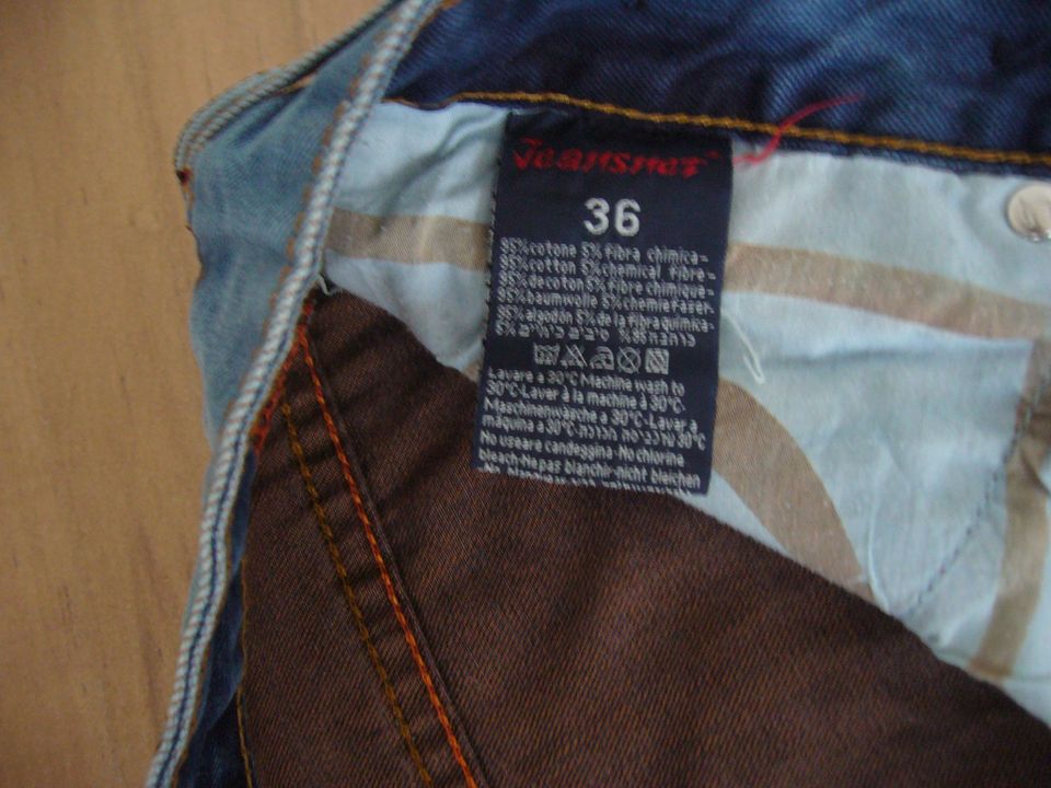 Nur noch 2 trendy Jeans Länge 34 in Deggendorf