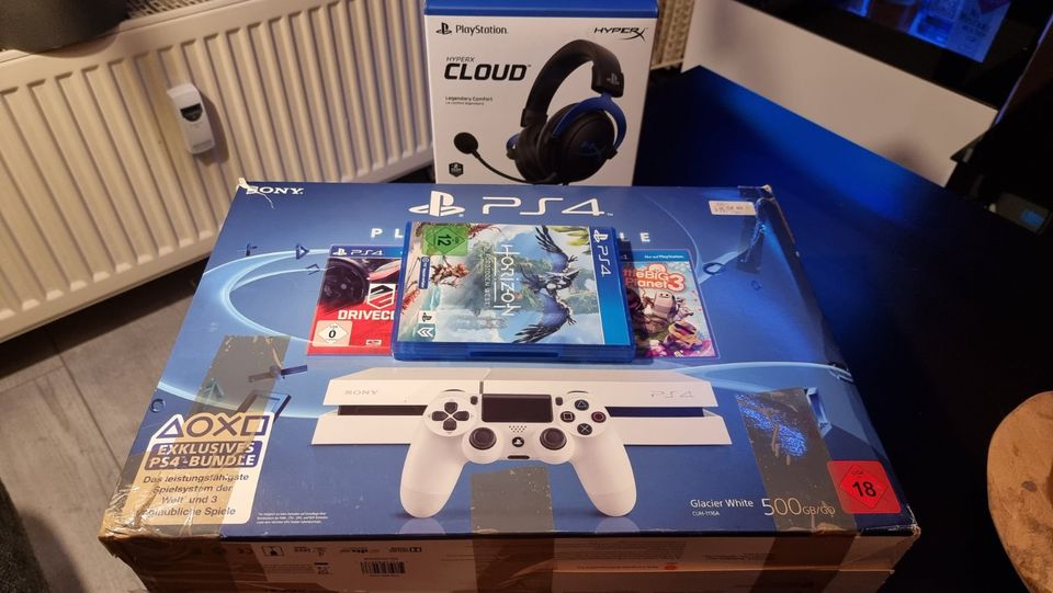 Playstation 4 500GB + 2 Controller + Spiel + Over Ear Kopfhörer in Idstein