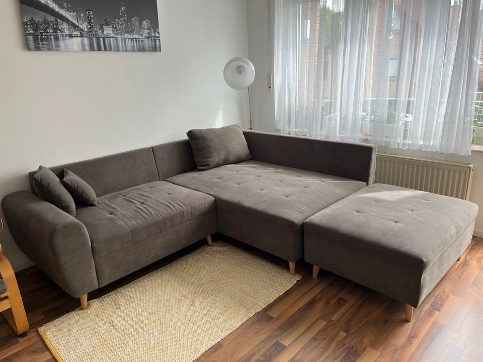 Ecksofa Capstone mit Hocker - Grau in Paderborn