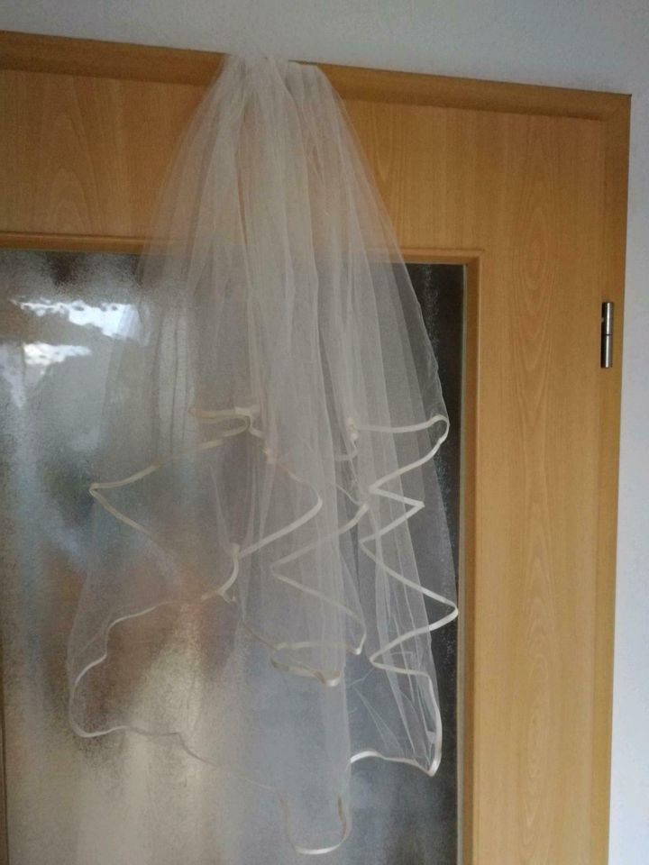 Brautkleid You Pronovias Größe 44 für die lange Frau (1,85m) in Butzbach