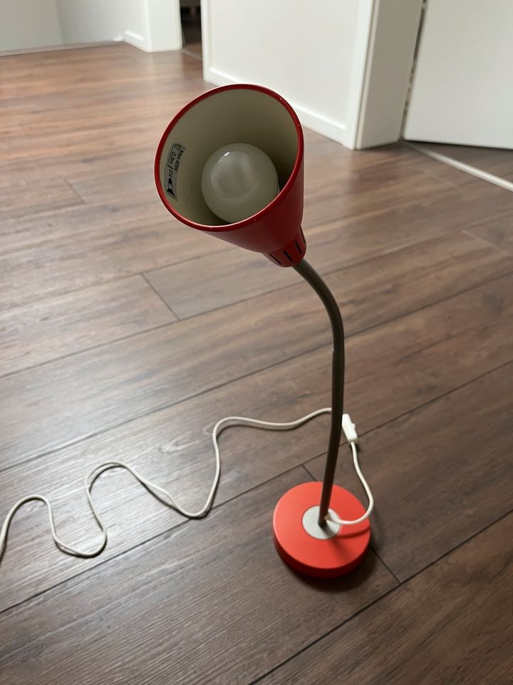 Tischlampe rot biegsam Ikea in Dresden
