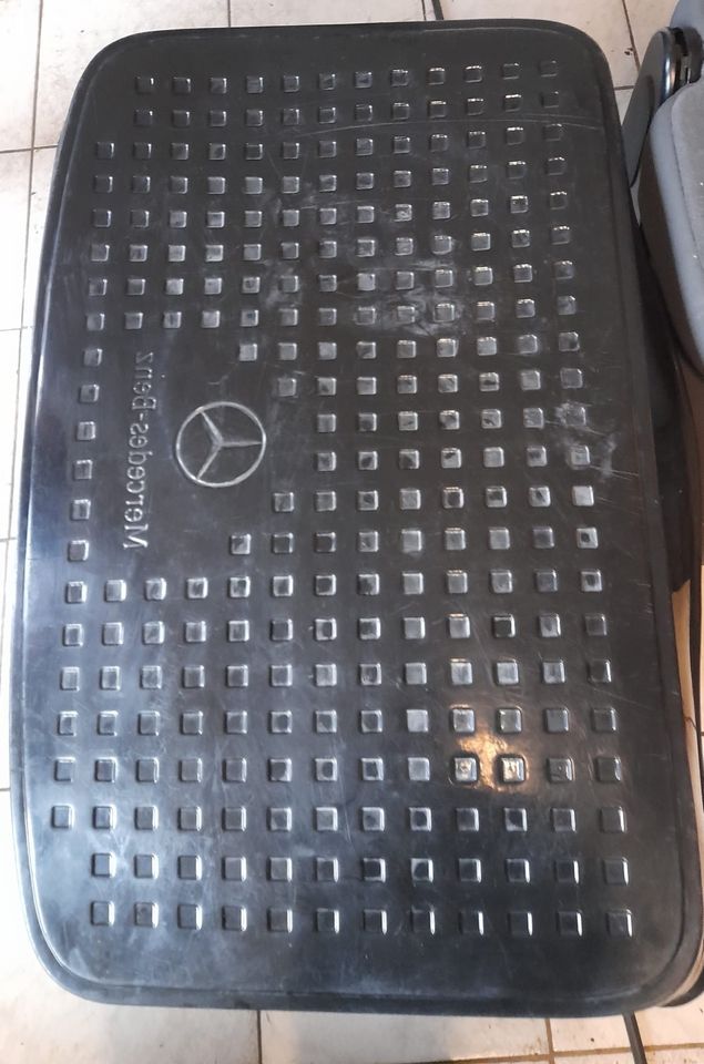 Mercedes Benz A Klasse Fußmatte Kofferraum in Köln