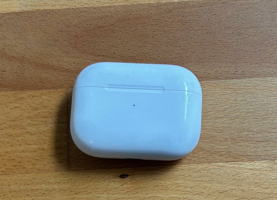 Original Apple AirPods Pro (1. Gen) mit Lightning-Anschluss in Köln