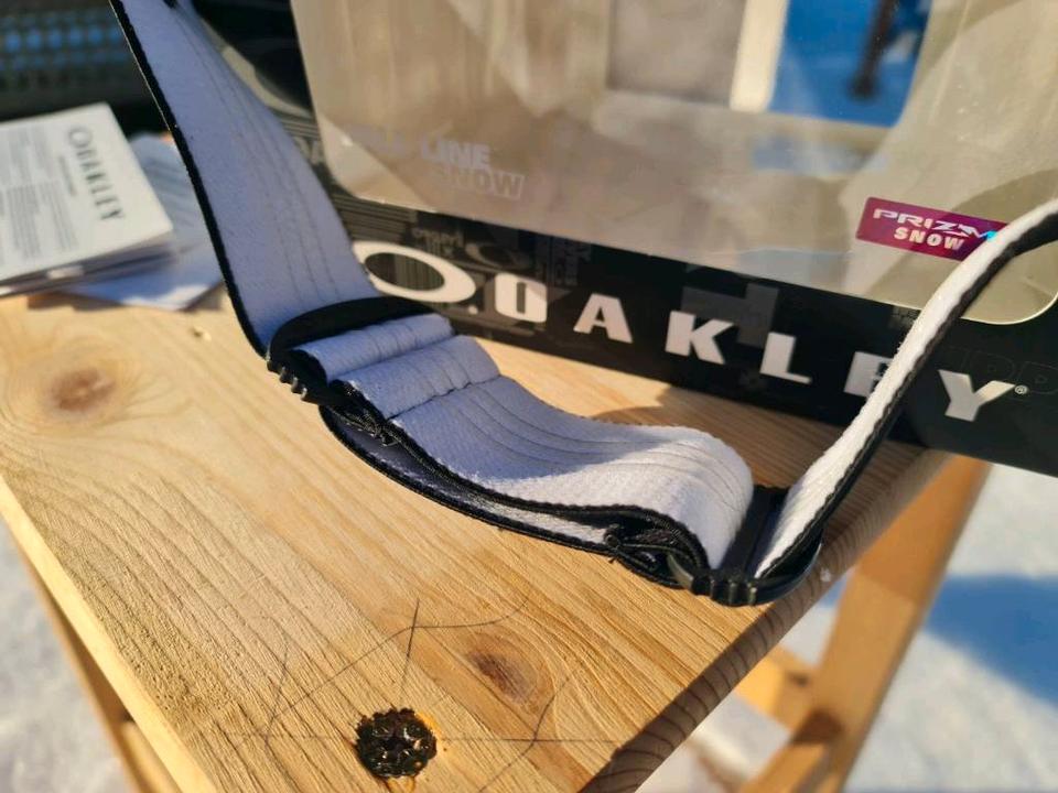 Oakley Fall Line Black Mat Prizm™ Rose Snow Goggles Skibrille in Hoppegarten